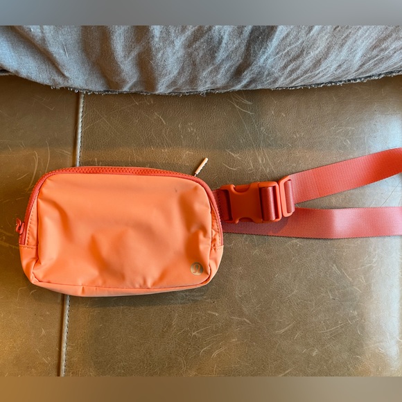 lululemon athletica Handbags - Everywhere Belt Bag